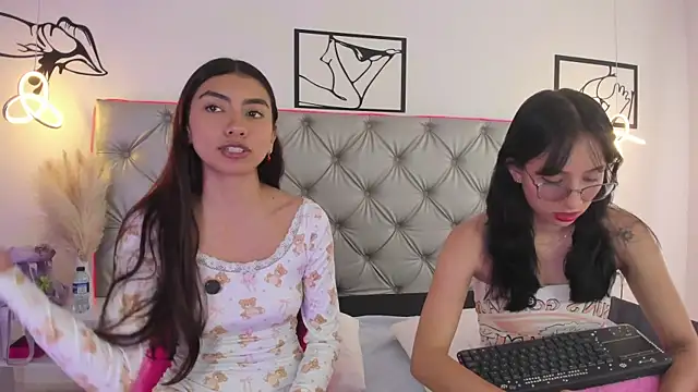 Naughty Couple83 online show from November 25, 3:34 pm