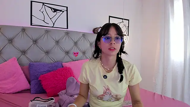 Naughty Couple83 online show from March 19, 5:35 pm