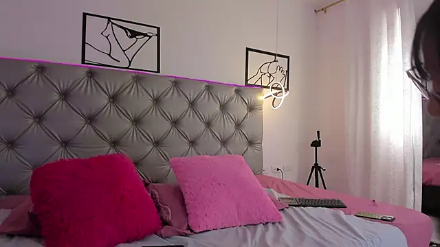 Naughty Couple83 online show from December 3, 3:22 pm