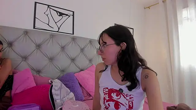 Naughty Couple83 online show from March 28, 3:46 pm