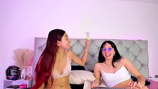 Naughty Couple83 online show from September 16, 2:29 pm