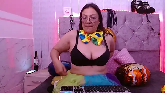 Snapshot of Susanahotsexxx chatting on October 20, 3:41 am Susanahotsexxx online show from October 20, 3:41 am