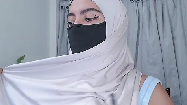 jade nassar online show from March 31, 7:16 pm