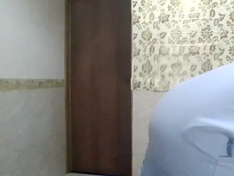 Snapshot of MiyaHottie chatting on October 15, 2:32 am MiyaHottie online show from October 15, 2:32 am