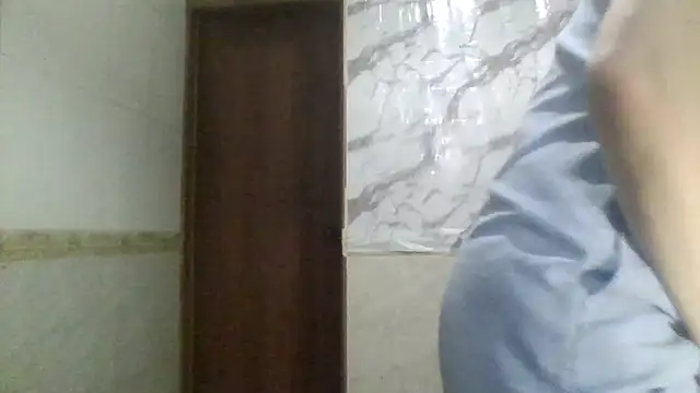 Snapshot of MiyaHottie chatting on March 3, 3:35 am MiyaHottie online show from March 3, 3:35 am