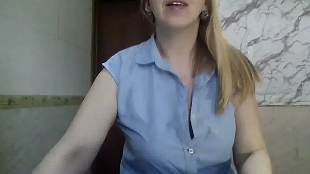 MiyaHottie online show from March 29, 5:20 am