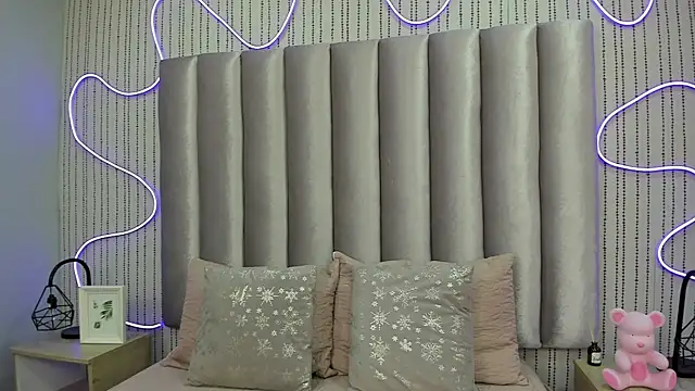 SamanthaPeachss online show from January 10, 12:00 pm