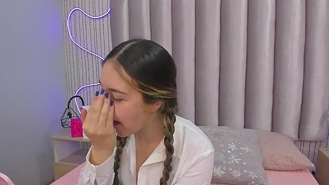 SamanthaPeachss online show from January 7, 11:59 am