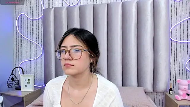 SamanthaPeachss online show from February 11, 11:10 am