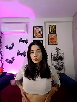 mishelkrave  online show from October 28, 10:20 pm