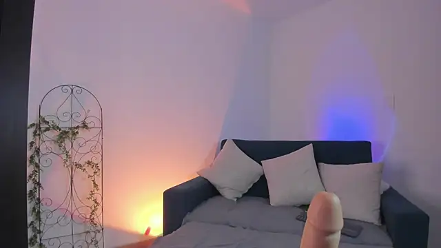 mishelkrave  online show from February 27, 2:23 am