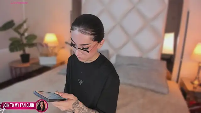Megan DH online show from October 2, 12:52 pm