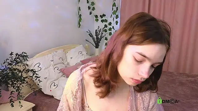 Snapshot of Evi_Brook chatting on October 14, 6:36 am Evi Brook online show from October 14, 6:36 am