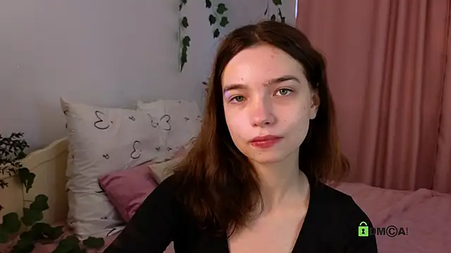 Snapshot of Evi_Brook chatting on September 13, 6:46 am Evi Brook online show from September 13, 6:46 am