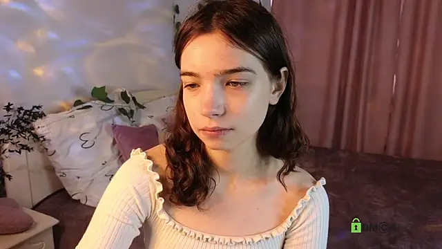 Snapshot of Evi_Brook chatting on September 19, 6:39 am Evi Brook online show from September 19, 6:39 am