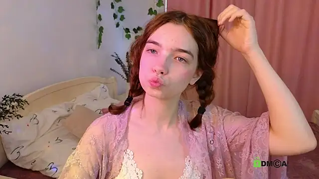 Snapshot of Evi_Brook chatting on October 8, 11:12 am Evi Brook online show from October 8, 11:12 am