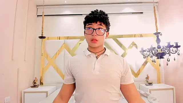 Snapshot of Valentin0_3 chatting on October 25, 11:42 am Valentin0 3 online show from October 25, 11:42 am