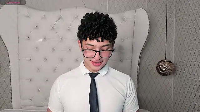 Snapshot of Valentin0_3 chatting on November 3, 12:31 pm Valentin0 3 online show from November 3, 12:31 pm