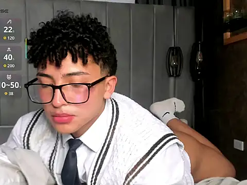 Snapshot of Valentin0_3 chatting on November 11, 7:41 pm Valentin0 3 online show from November 11, 7:41 pm