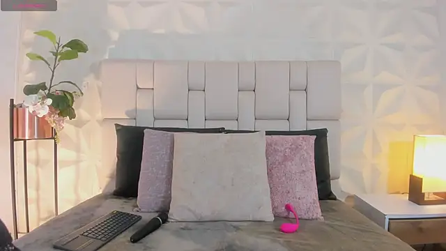 scarlettadams   online show from October 30, 12:03 pm