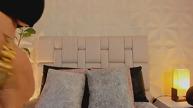 scarlettadams   online show from December 15, 12:00 pm