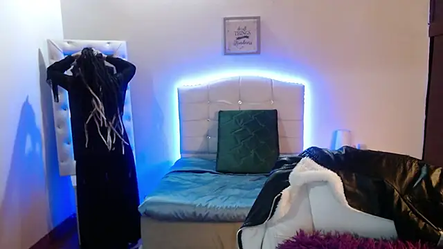 elapetitie online show from November 16, 2:49 am