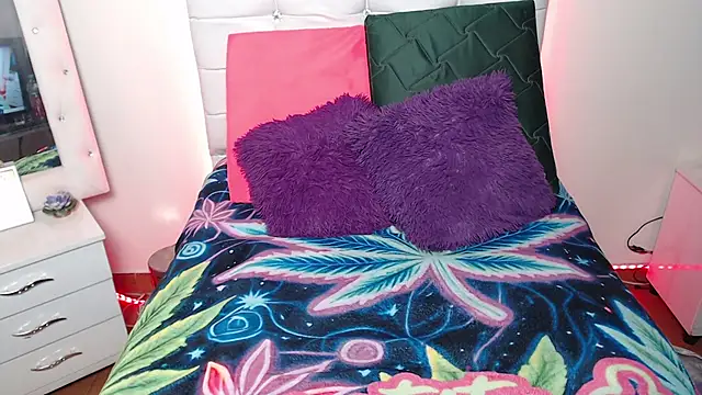 elapetitie online show from November 6, 5:44 am