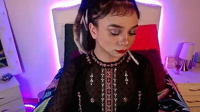 elapetitie online show from November 10, 6:51 am