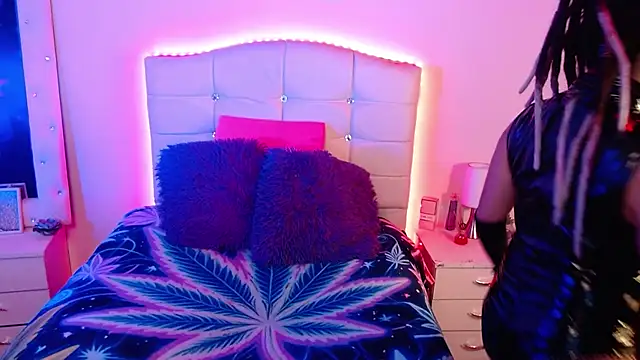 elapetitie online show from September 25, 4:40 am