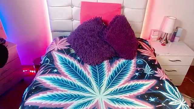 elapetitie online show from October 18, 6:04 am