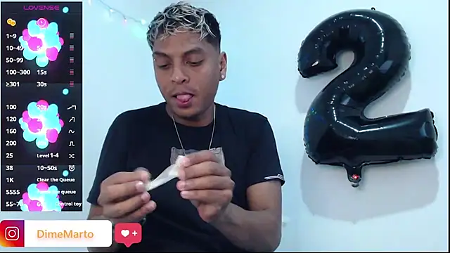Snapshot of mike_black_22 chatting on May 25, 3:33 pm mike black 22 online show from May 25, 3:33 pm