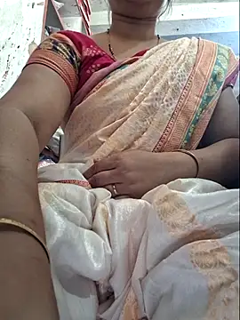 Snapshot of indianhotwife639 chatting on June 18, 4:44 am indianhotwife639 online show from June 18, 4:44 am