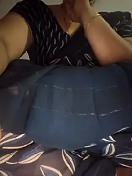 indianhotwife639 online show from May 3, 7:28 pm