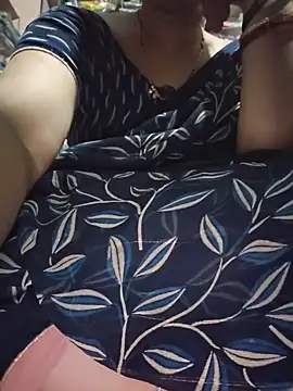 indianhotwife639 online show from May 20, 1:30 pm