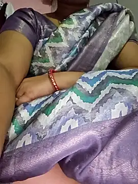 indianhotwife639 online show from April 1, 4:37 pm