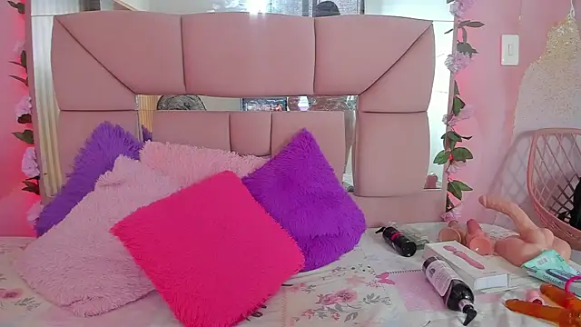 Snapshot of Mila_grace_ chatting on May 23, 6:40 pm Mila grace online show from May 23, 6:40 pm