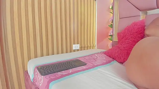 Snapshot of Mila_grace_ chatting on April 23, 6:31 pm Mila grace online show from April 23, 6:31 pm