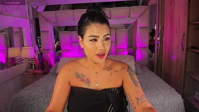 MaddyGray  online show from April 23, 7:15 pm