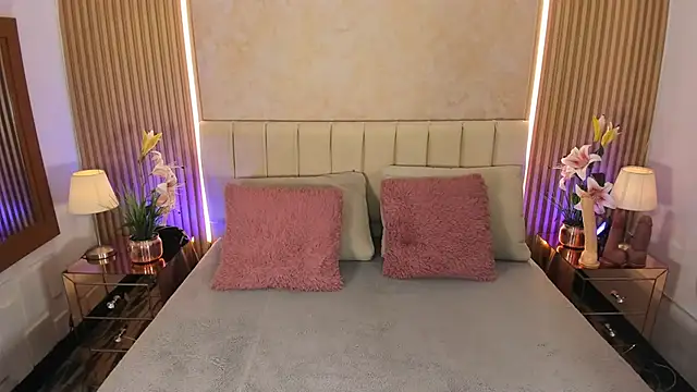 MaddyGray  online show from April 17, 7:06 pm