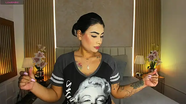 MaddyGray  online show from May 13, 7:10 pm