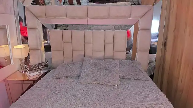 Snapshot of MaddyGray_ chatting on September 20, 6:13 pm MaddyGray  online show from September 20, 6:13 pm