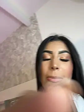 Snapshot of MaddyGray_ chatting on November 26, 7:14 pm MaddyGray online show from November 26, 7:14 pm