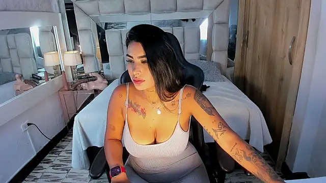 Snapshot of MaddyGray_ chatting on September 19, 7:07 pm MaddyGray  online show from September 19, 7:07 pm