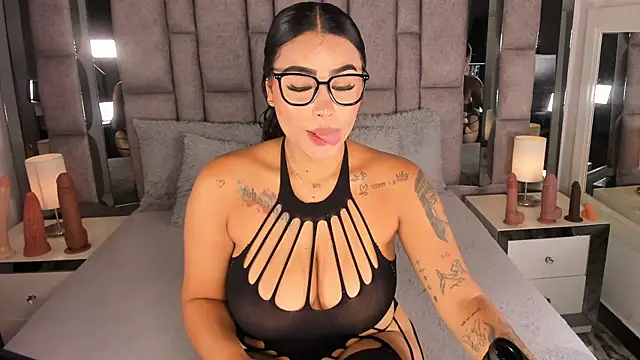 MaddyGray  online show from June 1, 7:13 pm