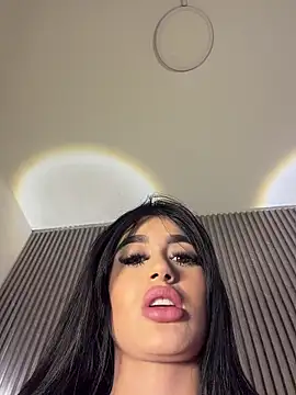 MaddyGray  online show from March 14, 6:25 pm