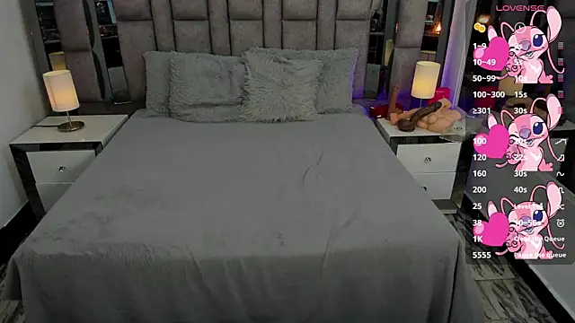 Snapshot of MaddyGray_ chatting on November 13, 7:07 pm MaddyGray online show from November 13, 7:07 pm