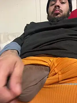 Snapshot of Bbrn69official chatting on February 13, 4:01 am Bbrn69official online show from February 13, 4:01 am