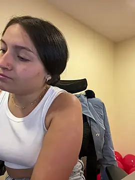 Alyha Cortes online show from April 9, 1:39 pm