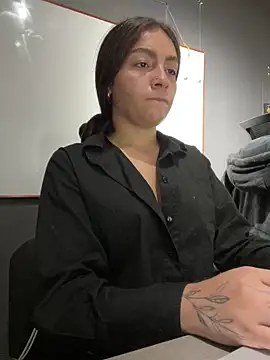 Alyha Cortes online show from September 15, 1:33 pm