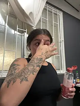 Alyha Cortes online show from February 9, 1:20 pm